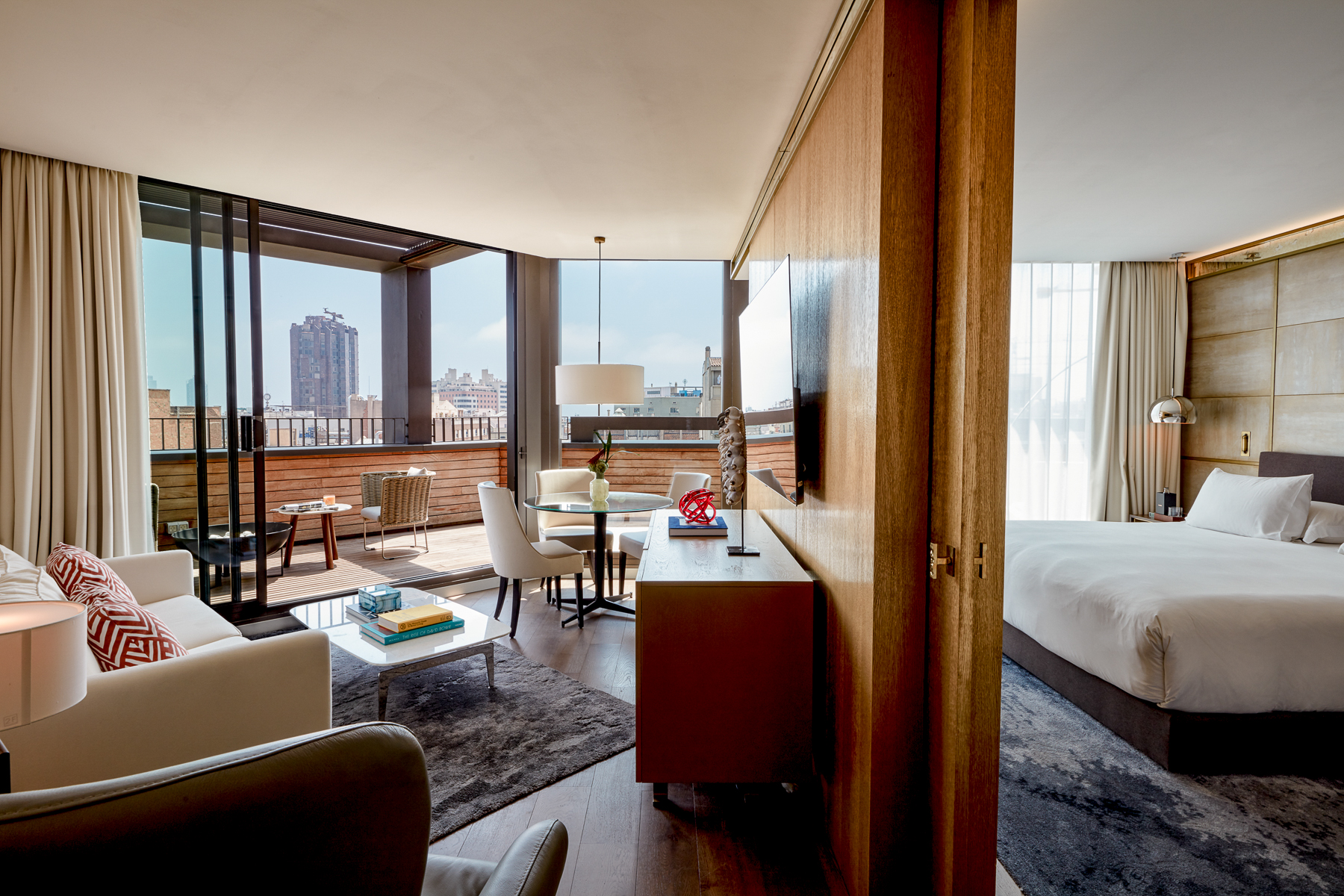 Terrace suite with city views at the Almanac Barcelona hotel