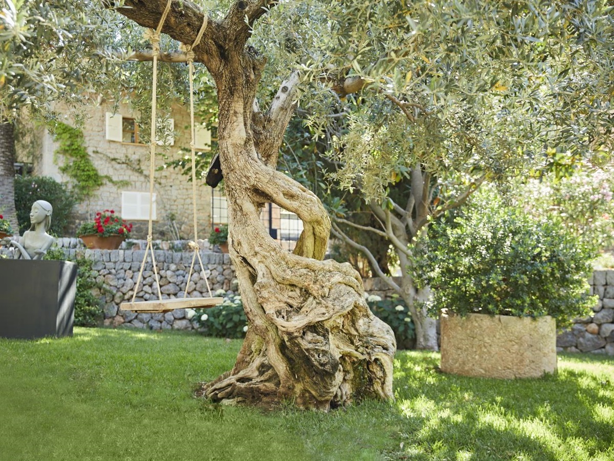 The gardens of Belmond La Residencia hotel in Mallorca