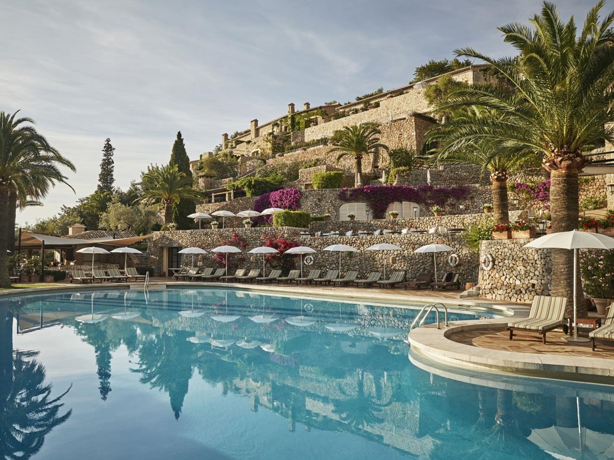 The swimming pool at Belmond La Residencia hotel in Mallorca