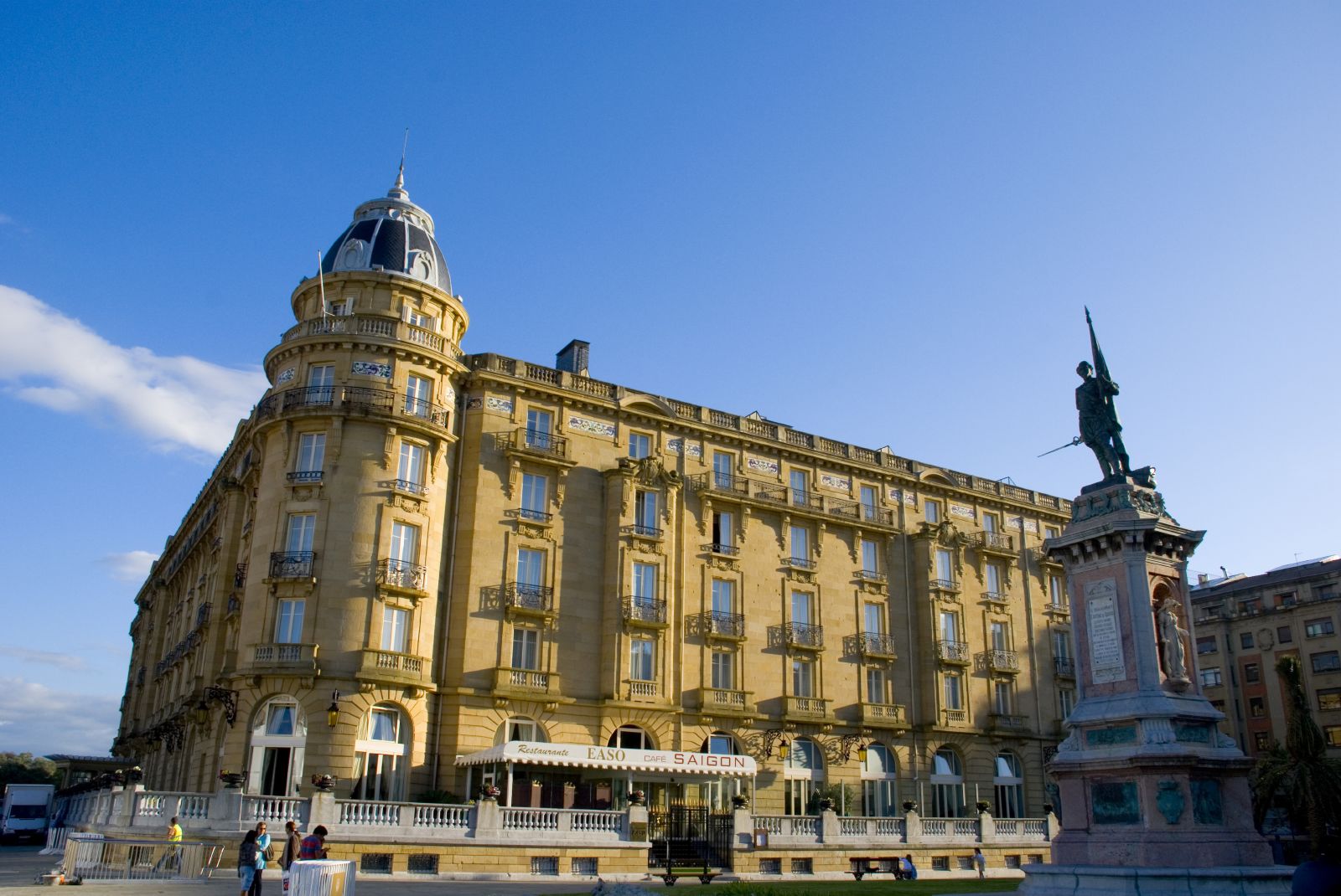 Exterior view of Hotel Maria Cristina in Spain
