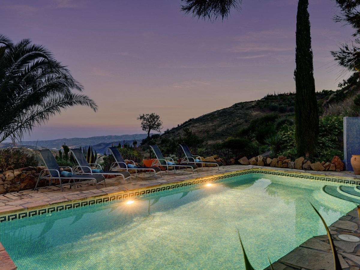 Pool at night at El Refugio
