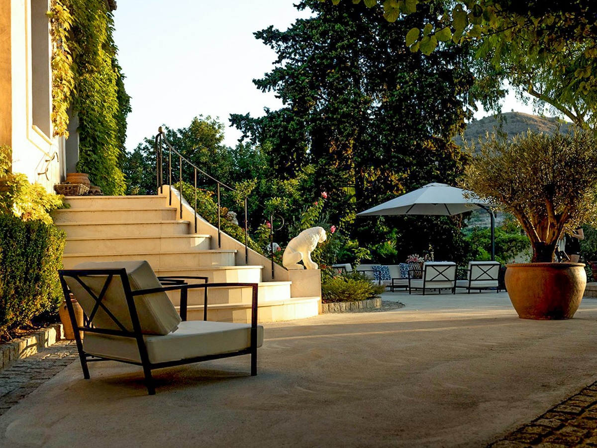 Entrance and terrace at Finca Jardin Bonito, Andalucia