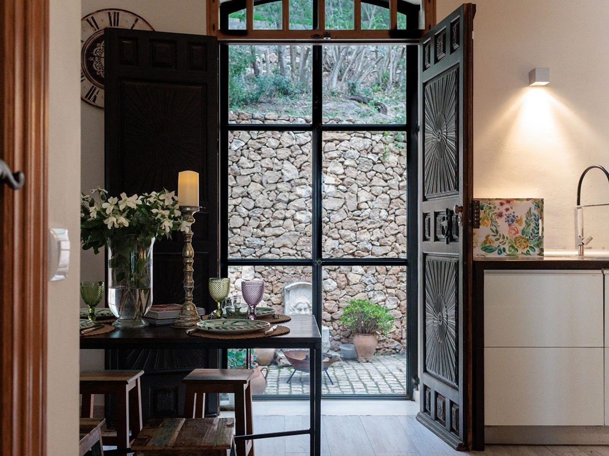Kitchen and entrance to terrace at Finca Jardin Bonito, Andalucia