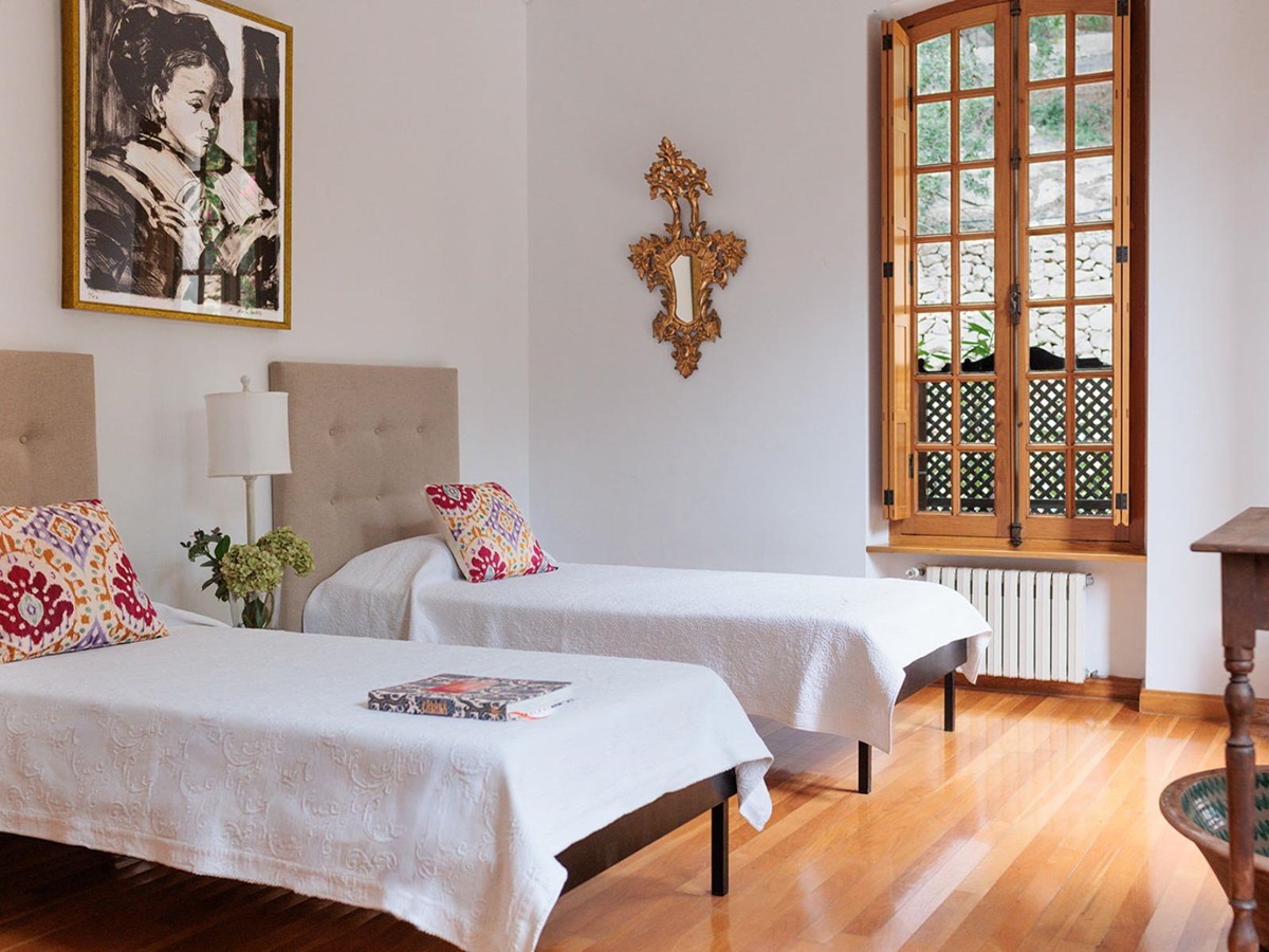 Twin bedroom at Finca Jardin Bonito, Andalucia