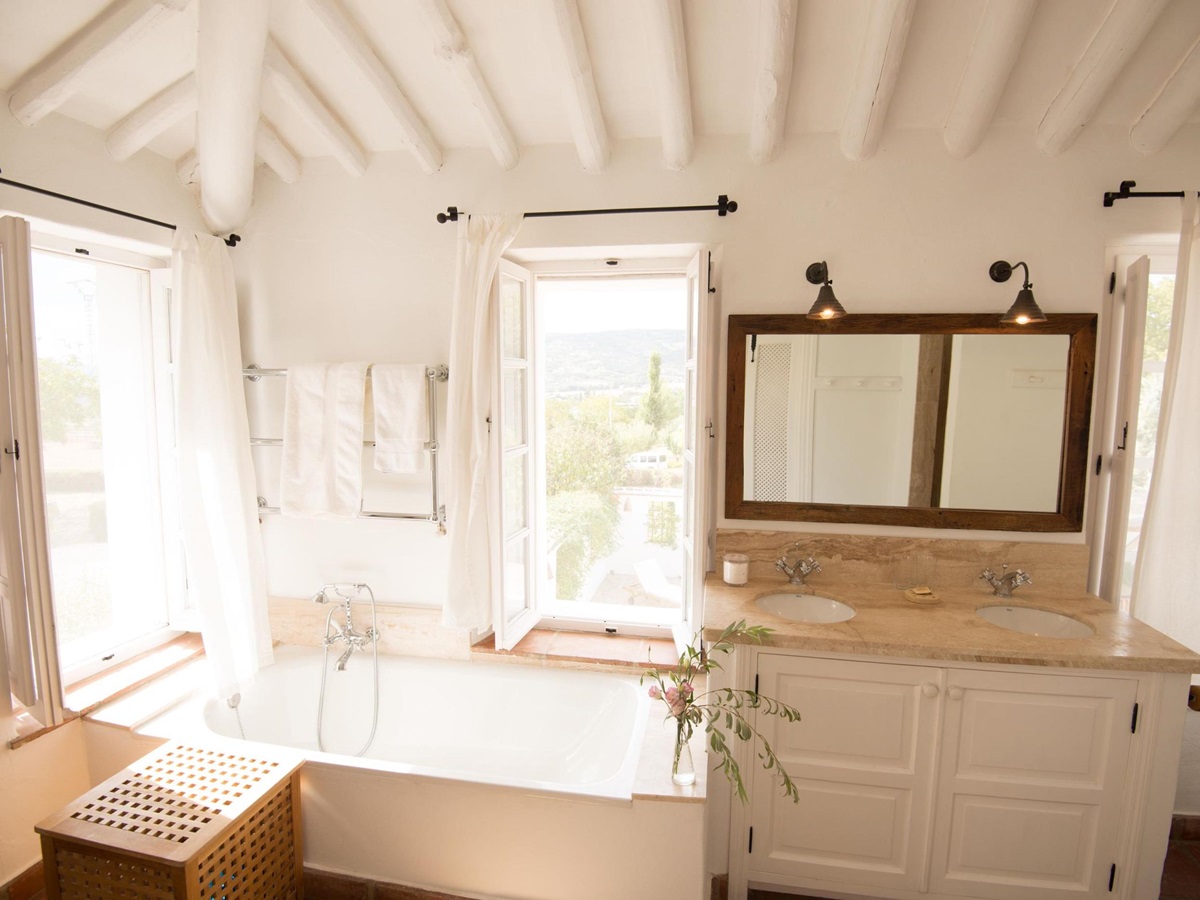 A bathroom in La Huerta El Noque, Andalucia