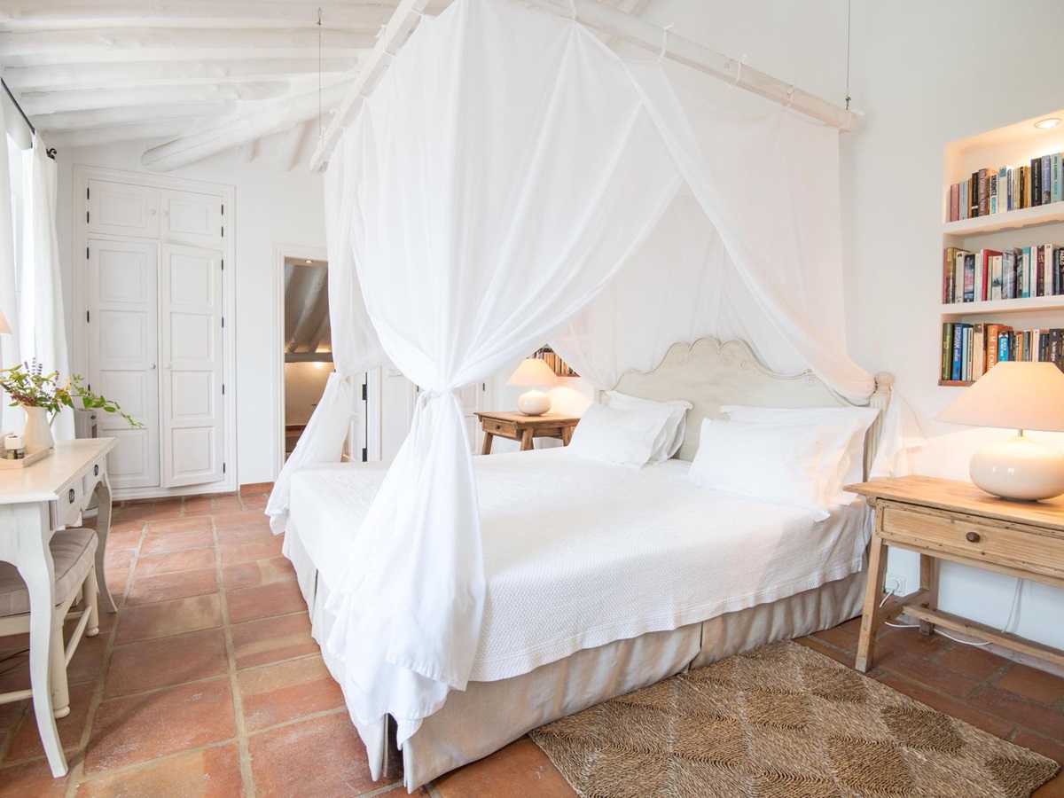 A double bedroom in La Huerta El Noque, Andalucia