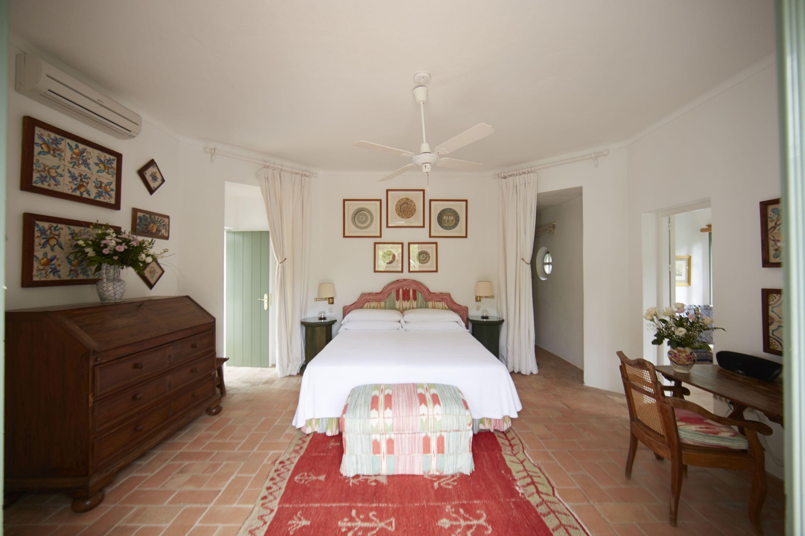 A double bedroom in Tramores Estate, Andalucia