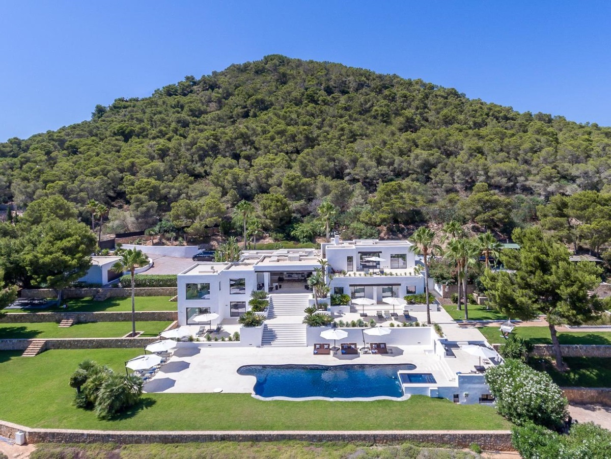 Full Exterior of Can Nemo in Ibiza
