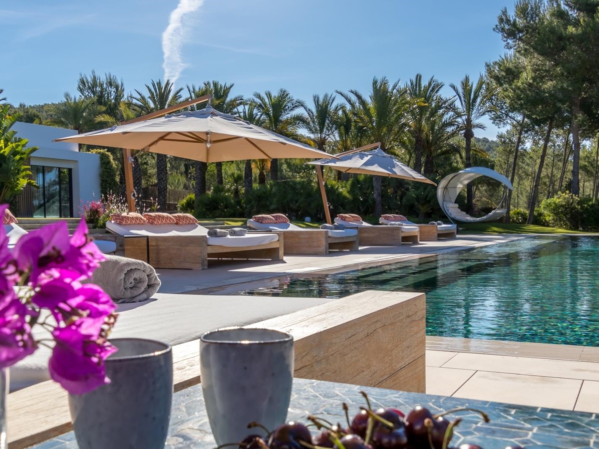 Four pool cabanas lined up by the pool of Villa Xi