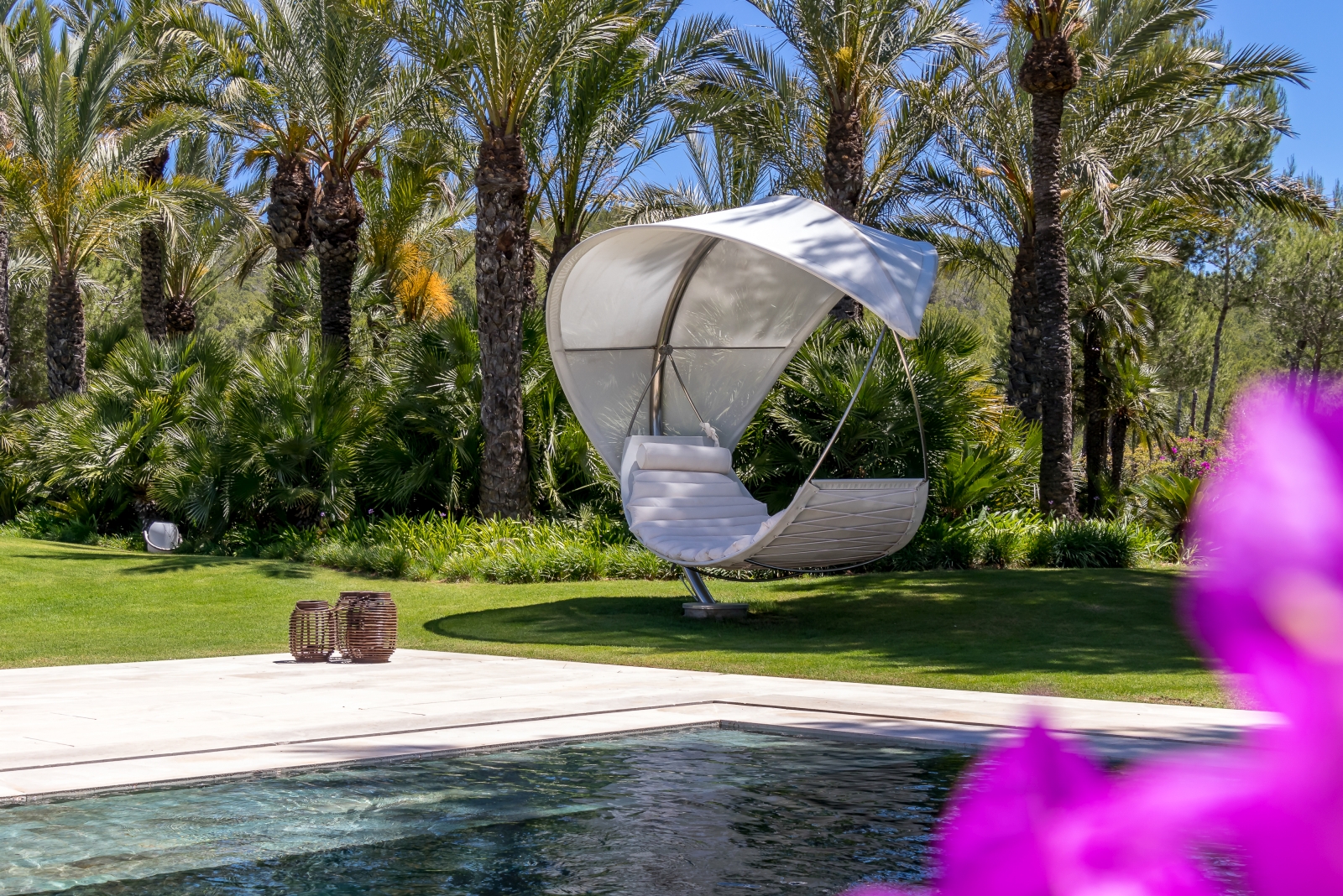 Comfortable hammock by the pool of Villa Xi