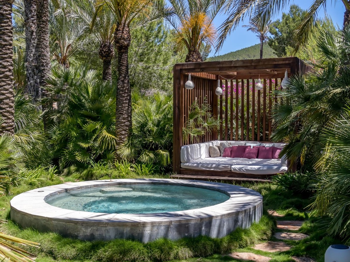 Secluded Jacuzzi with cozy pool cabana