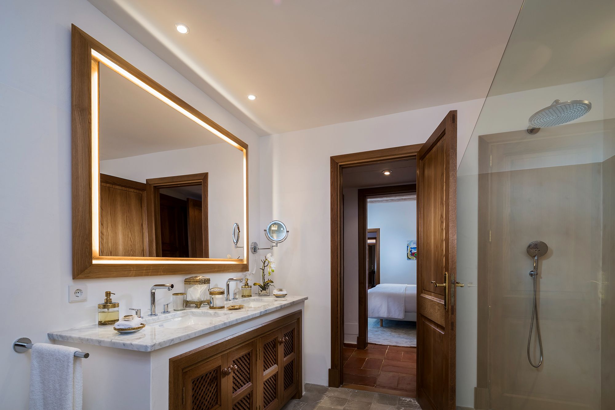 Bathroom with shower at Sa Punta d'Aguila 