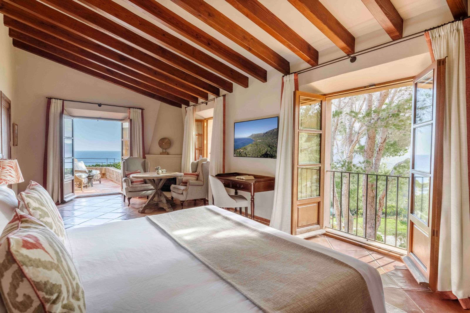 Sa-Punta-de-SAguila-Mallorca-master-bedroom
