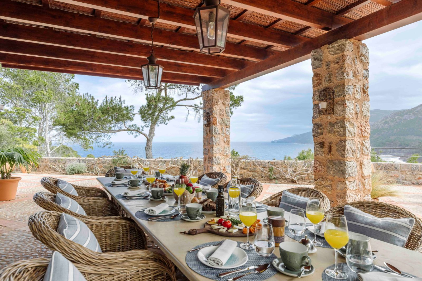 Sa-Punta-de-SAguila-Mallorca-outdoor-dining