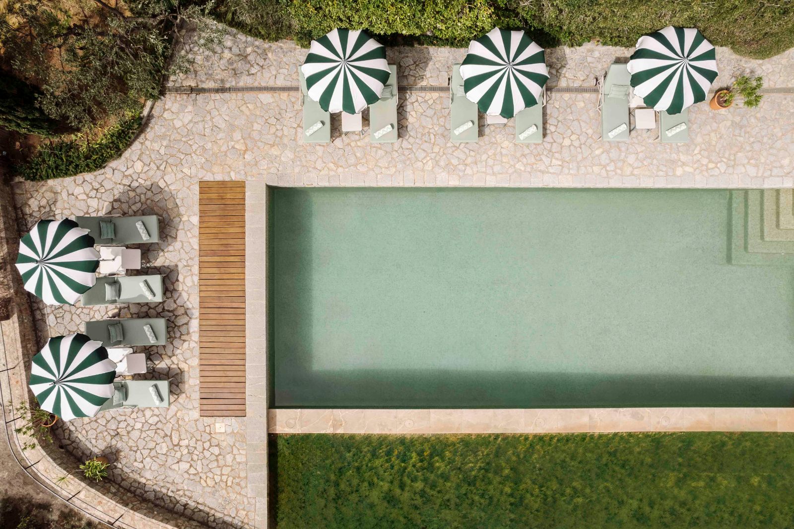 Sa-Punta-de-SAguila-Mallorca-pool-aerial