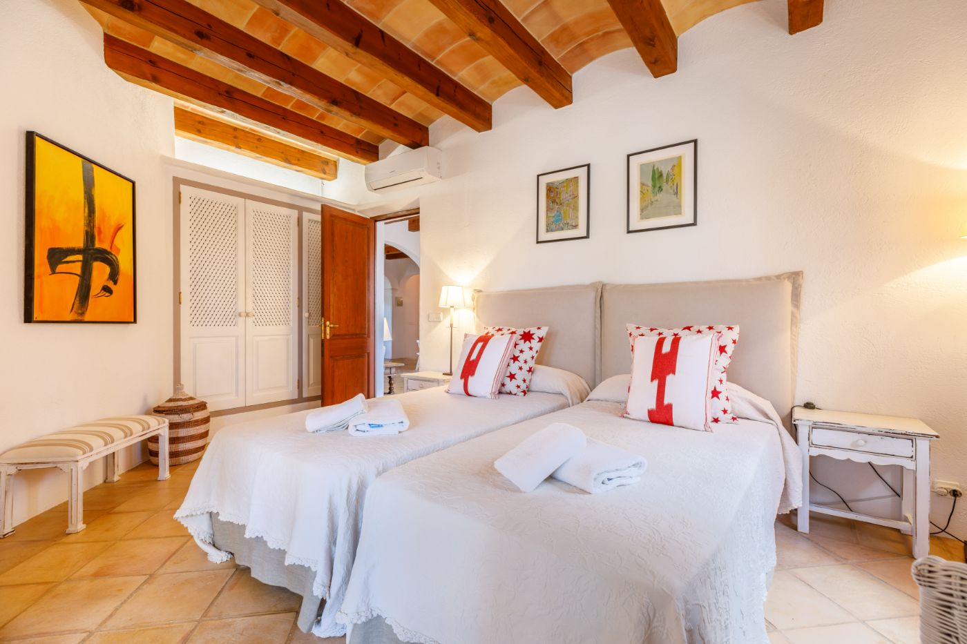 Twin bedroom at Can Suelo