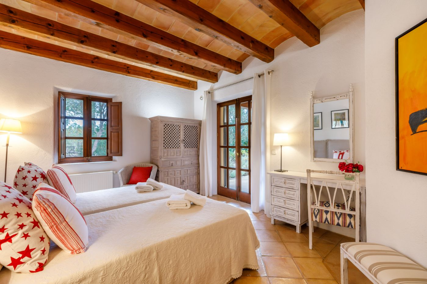 Twin bedroom at Can Suelo