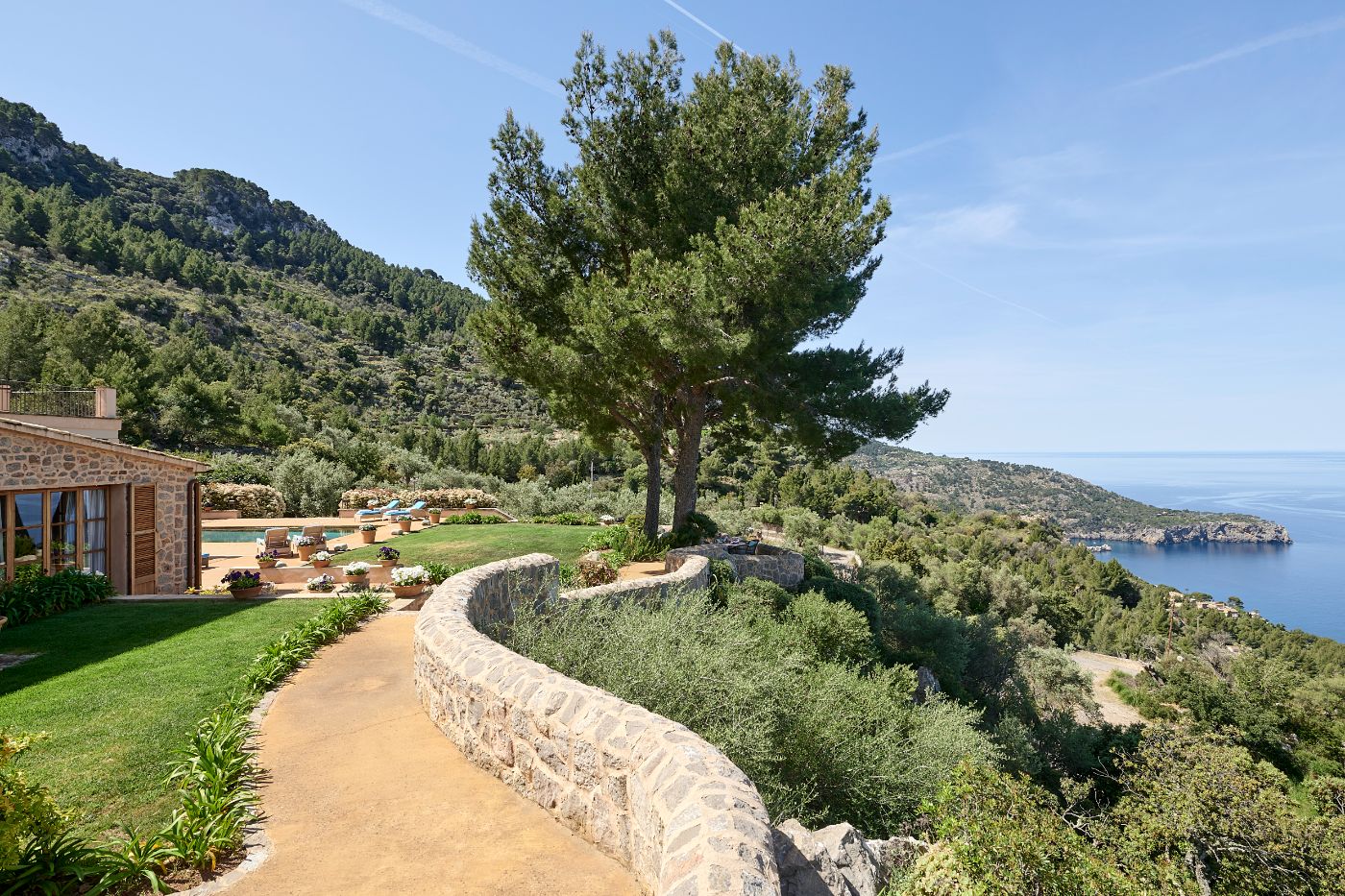 Garden with sea views at Casa Azul