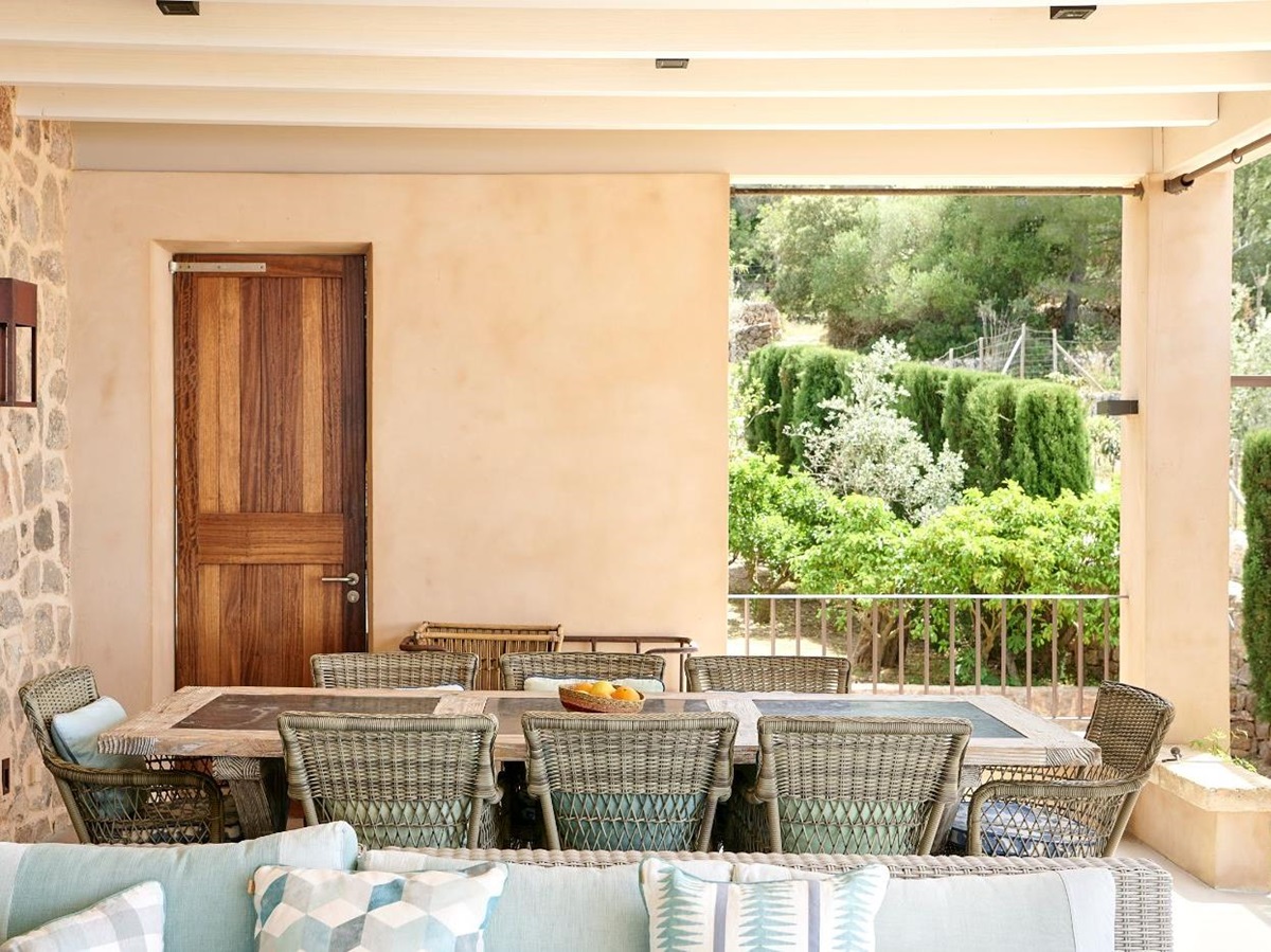 Outdoor dining terrace at Casa Azul