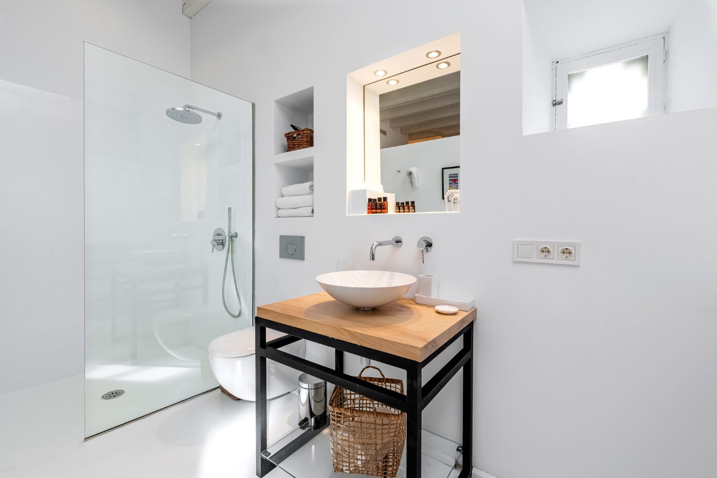 Bathroom with shower at Casa Blanca