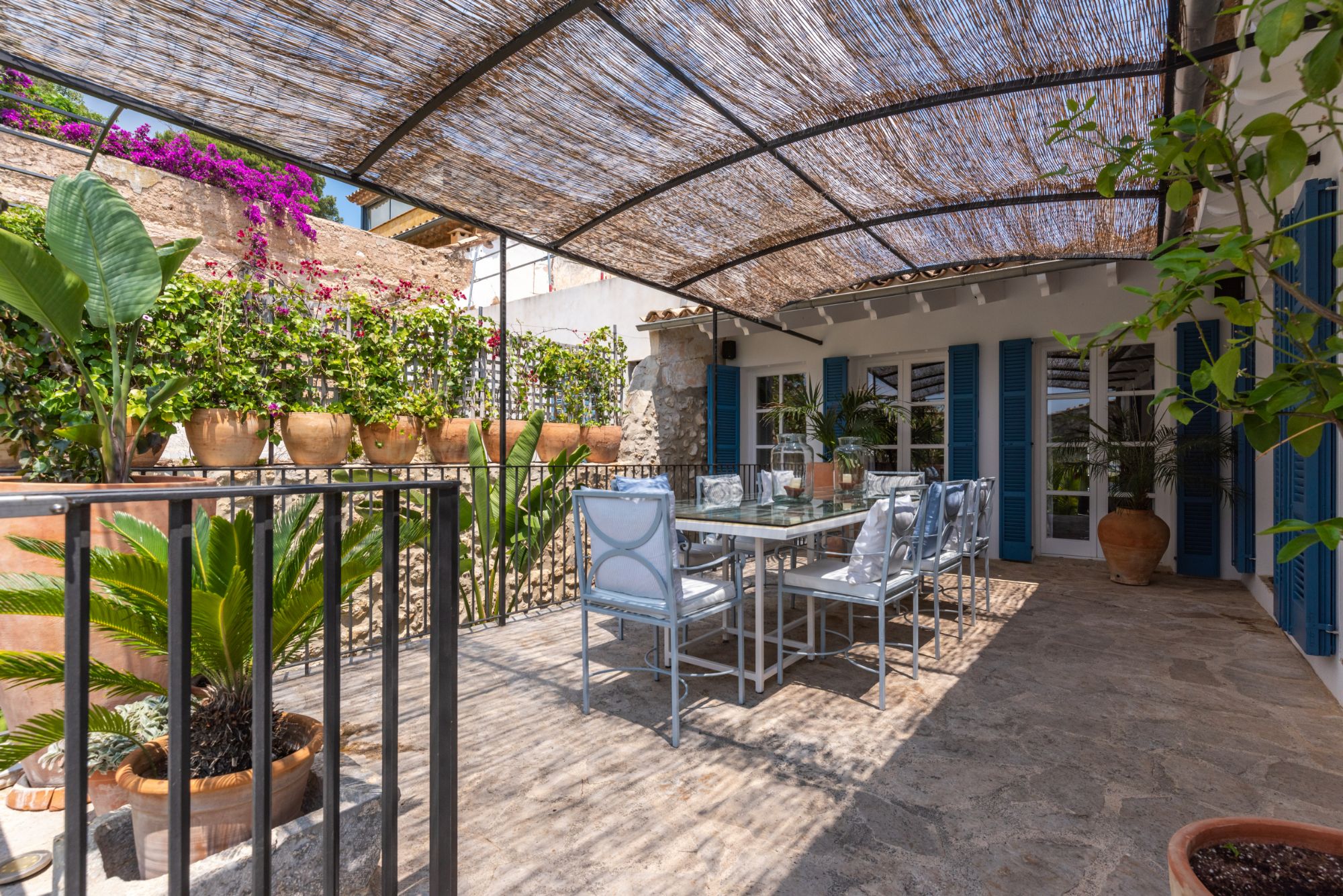 Outdoor dining at Casa Blanca