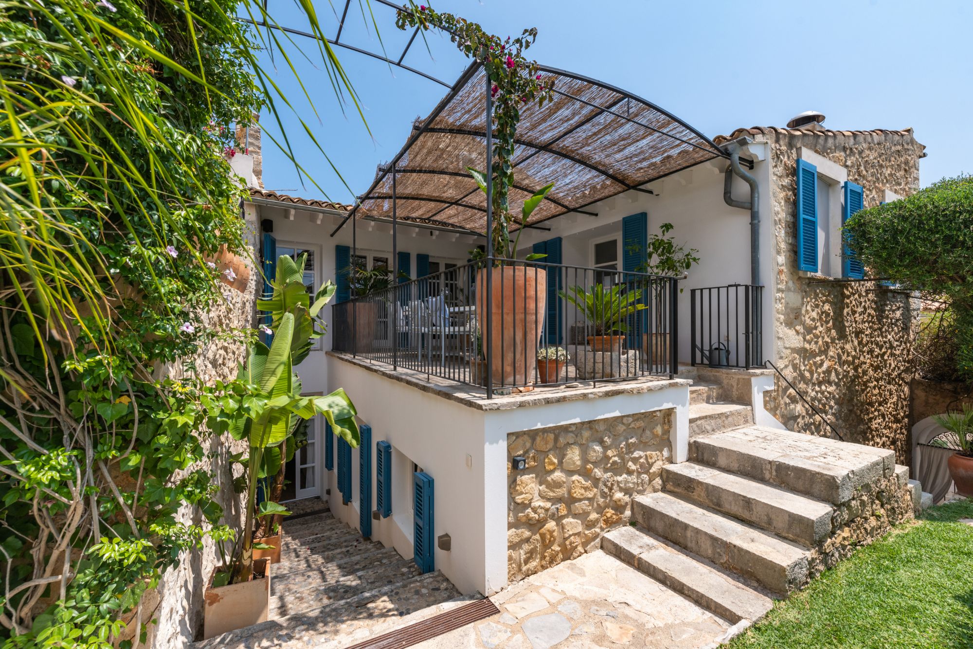Exterior view of Casa Blanca