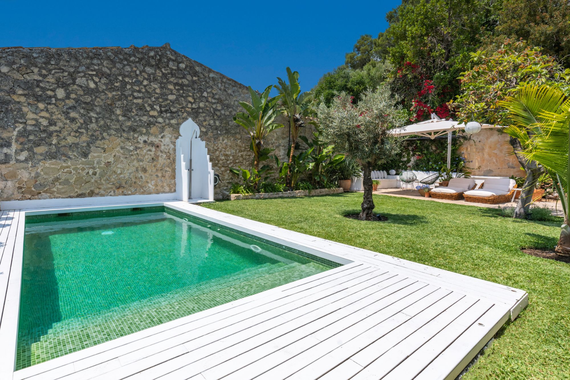 Pool and garden at Casa Blanca
