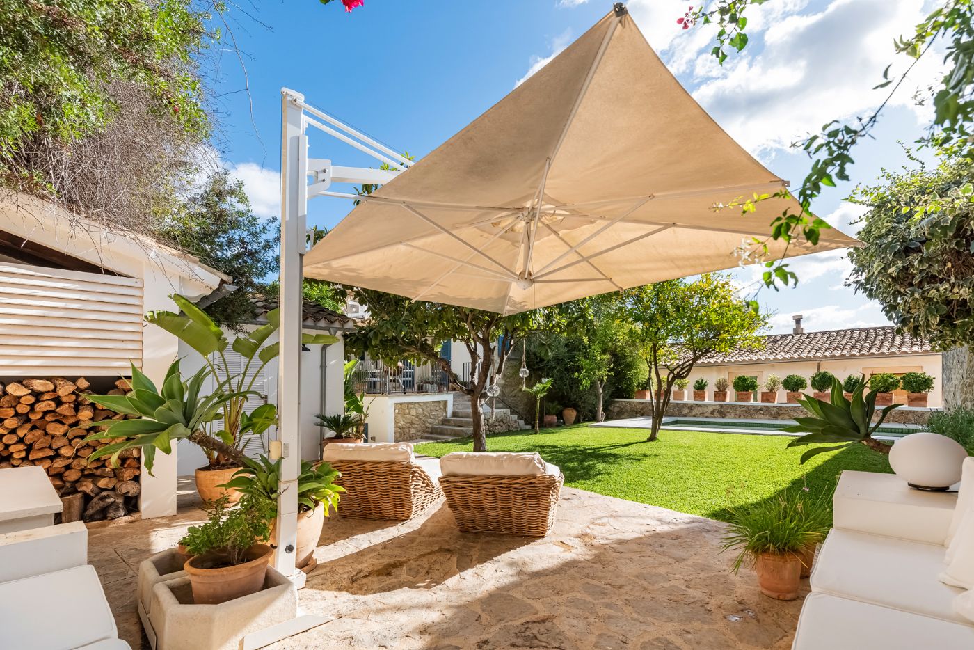 Garden with pool and outdoor seating area at Casa Blanca