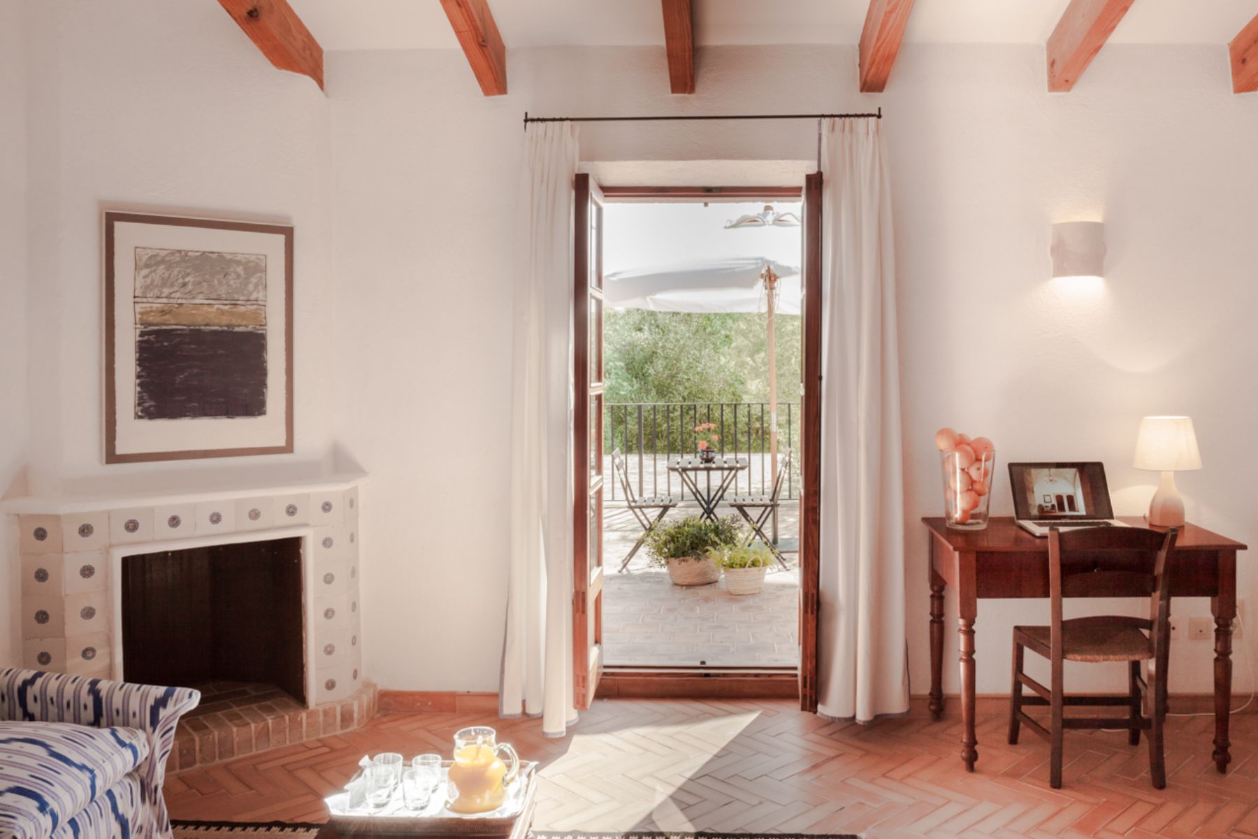 Living area with desk and fireplace at Casa Jardin Bella, Mallorca