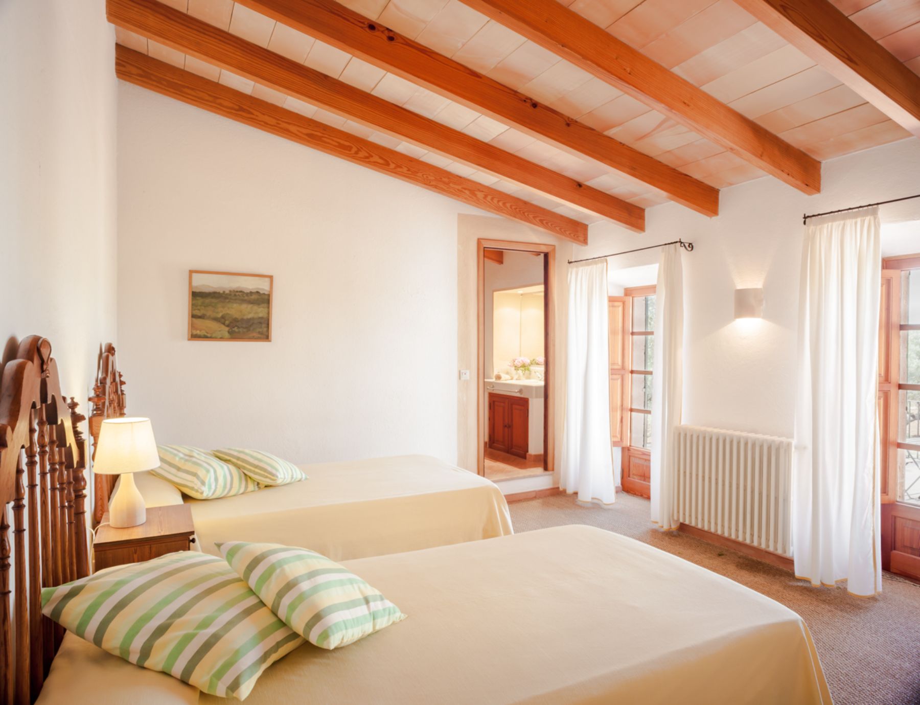 Twin bedroom at Casa Jardin Bella, Mallorca