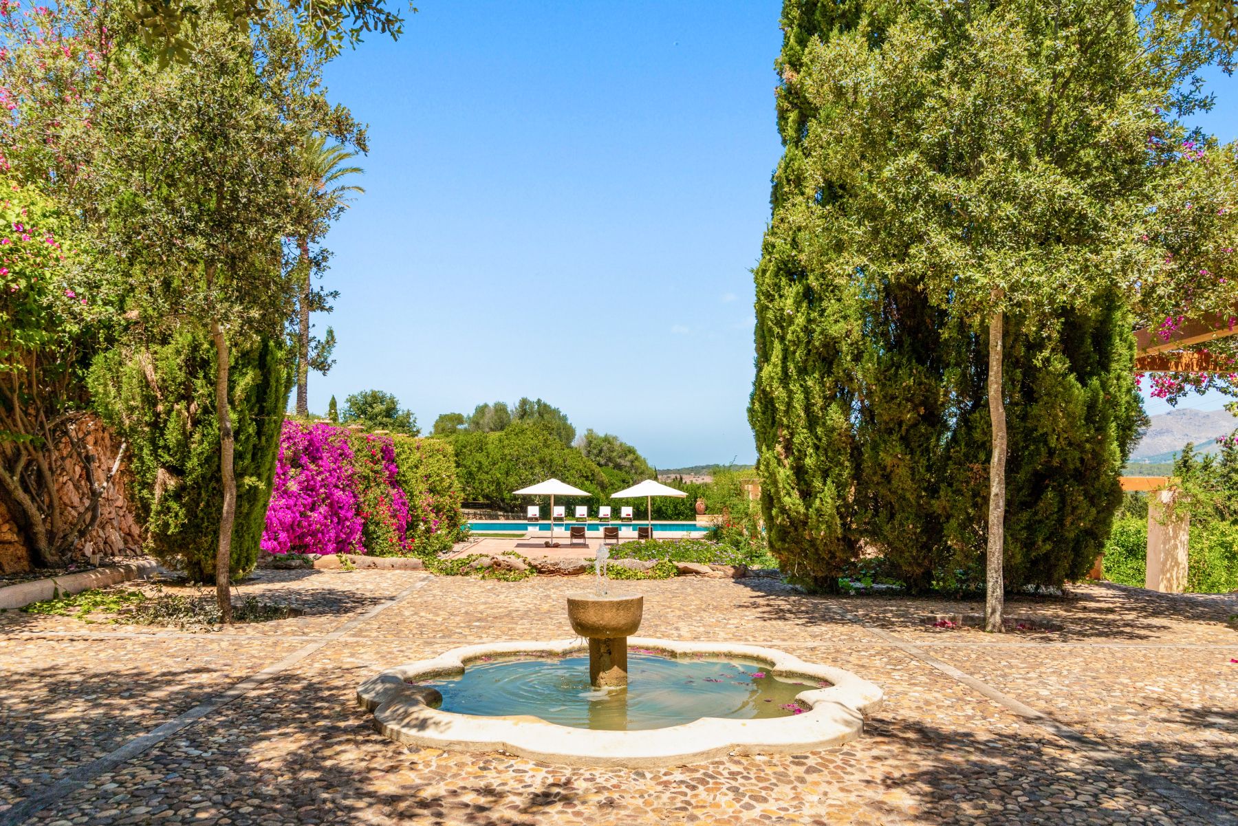 Garden with fountain at Casa Jardin Bella, Mallorca