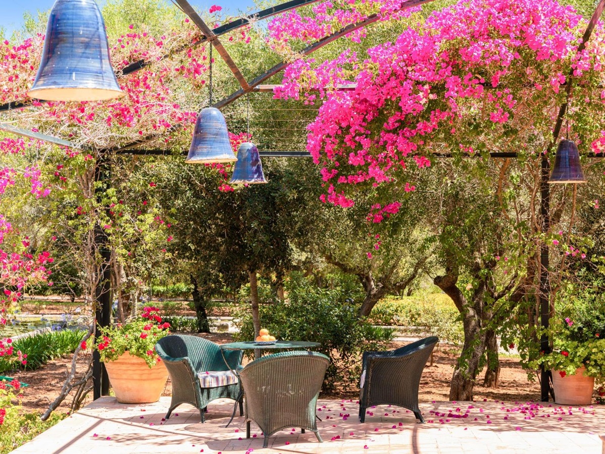 Pergola with seating at Casa Jardin Bella, Mallorca