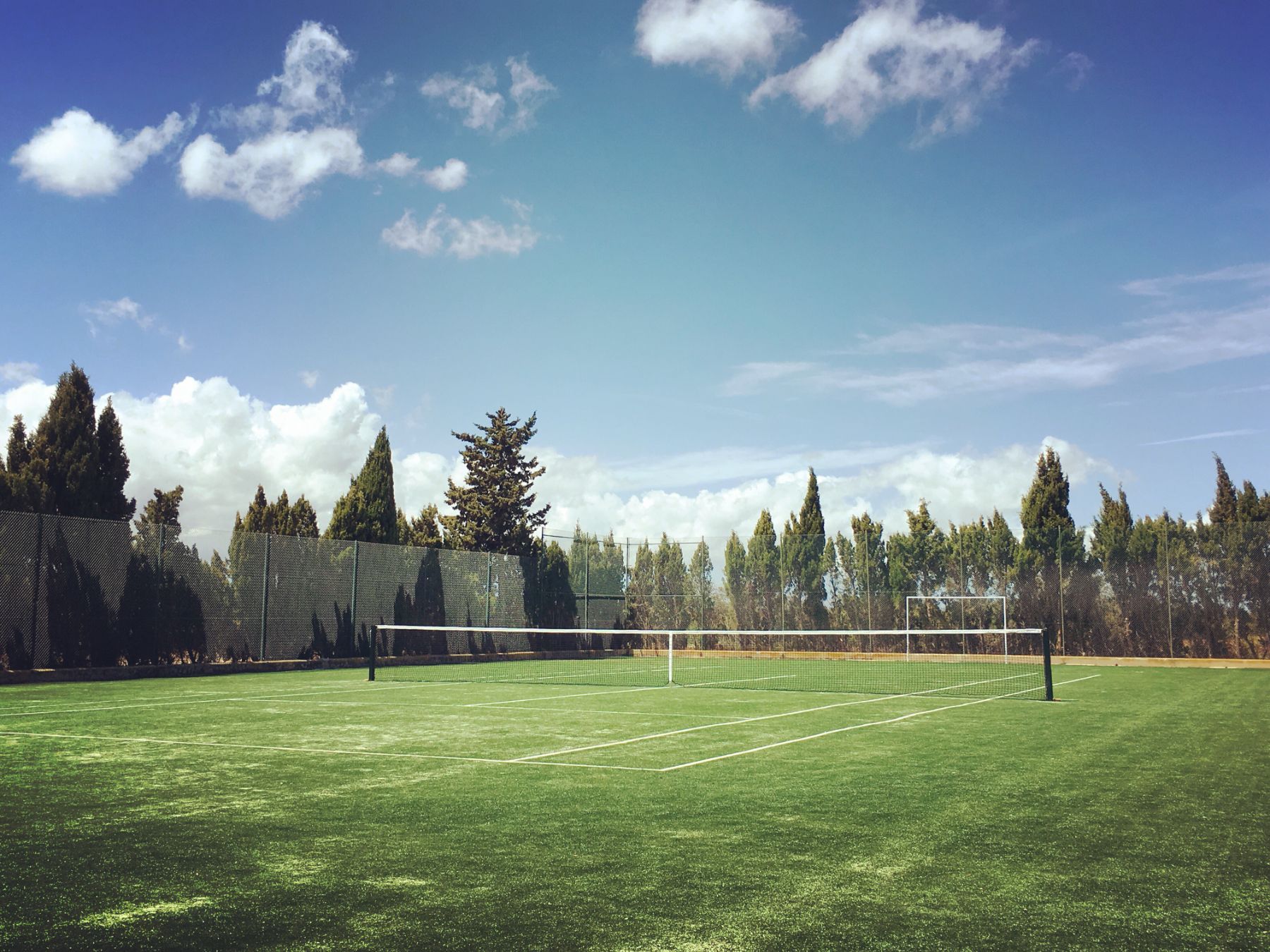 Tennis court at Casa Jardin Bella, Mallorca