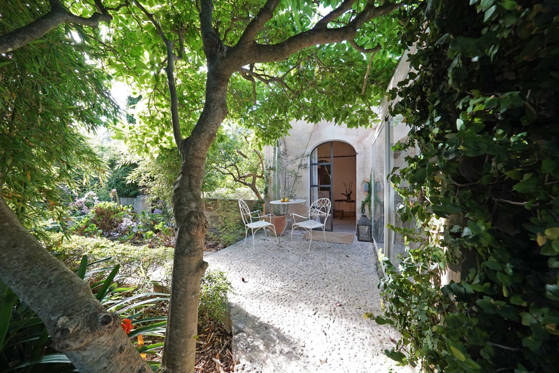 Garden with seating at Casa Serenidad, Mallorca