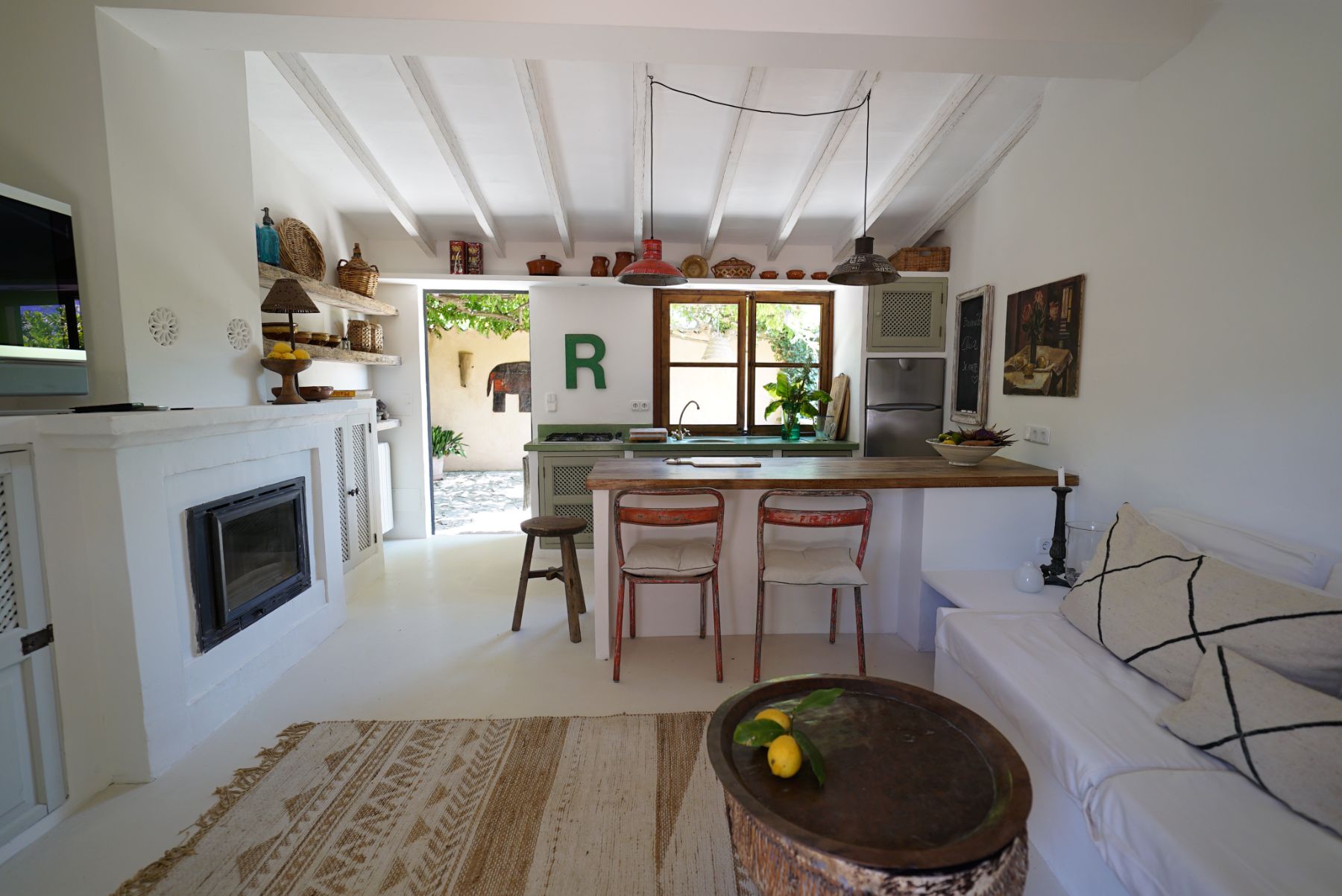 Casita kitchen and living area at Casa Serenidad, Mallorca