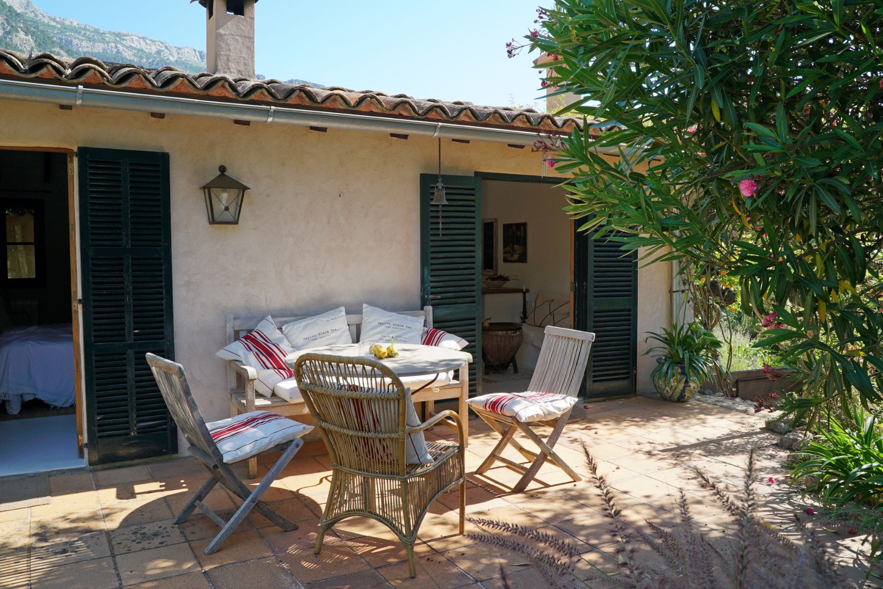 Terrace with seating at Casa Serenidad, Mallorca