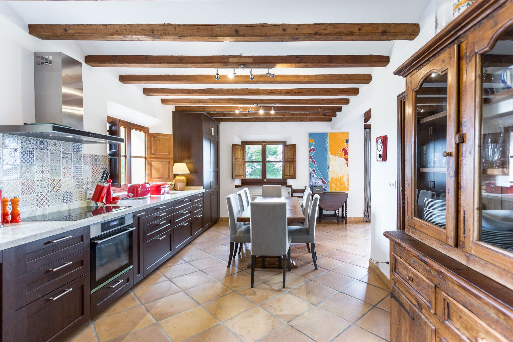 Kitchen with dining table at Casa Serra, Mallorca