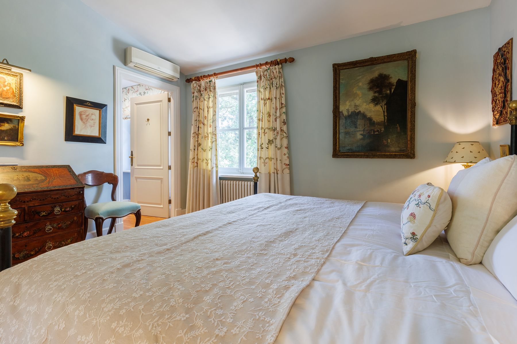 Double bedroom at Finca del Bosque, Mallorca