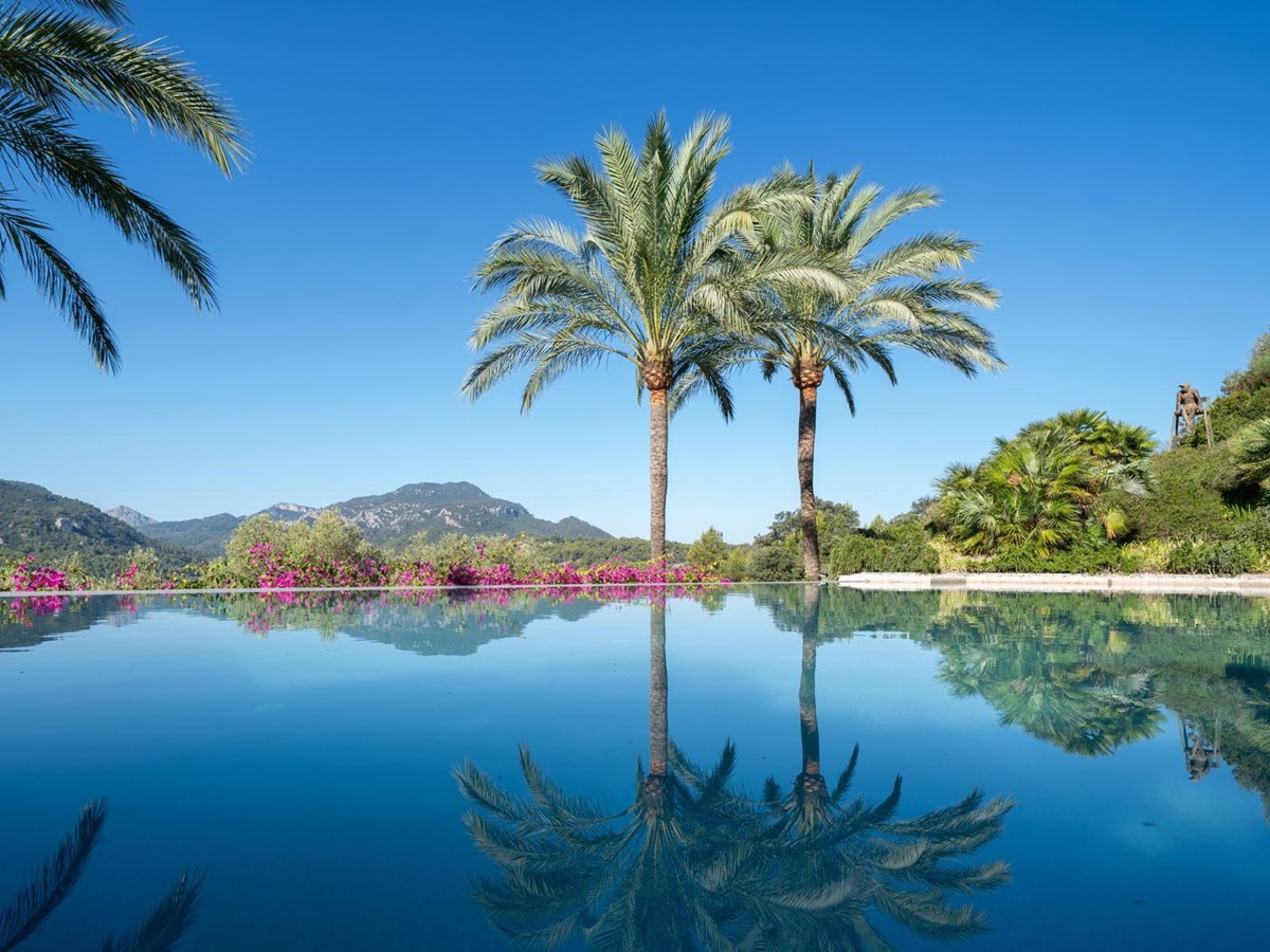 Pool with mountain views at Finca Olivera, Mallorca