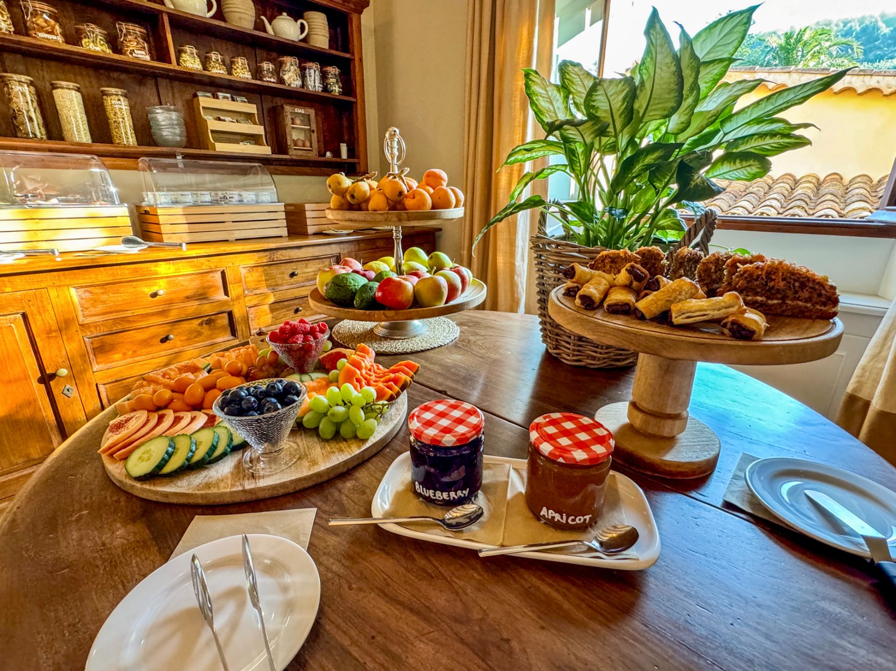 Dining table with breakfast at Finca Paraiso, Mallorca