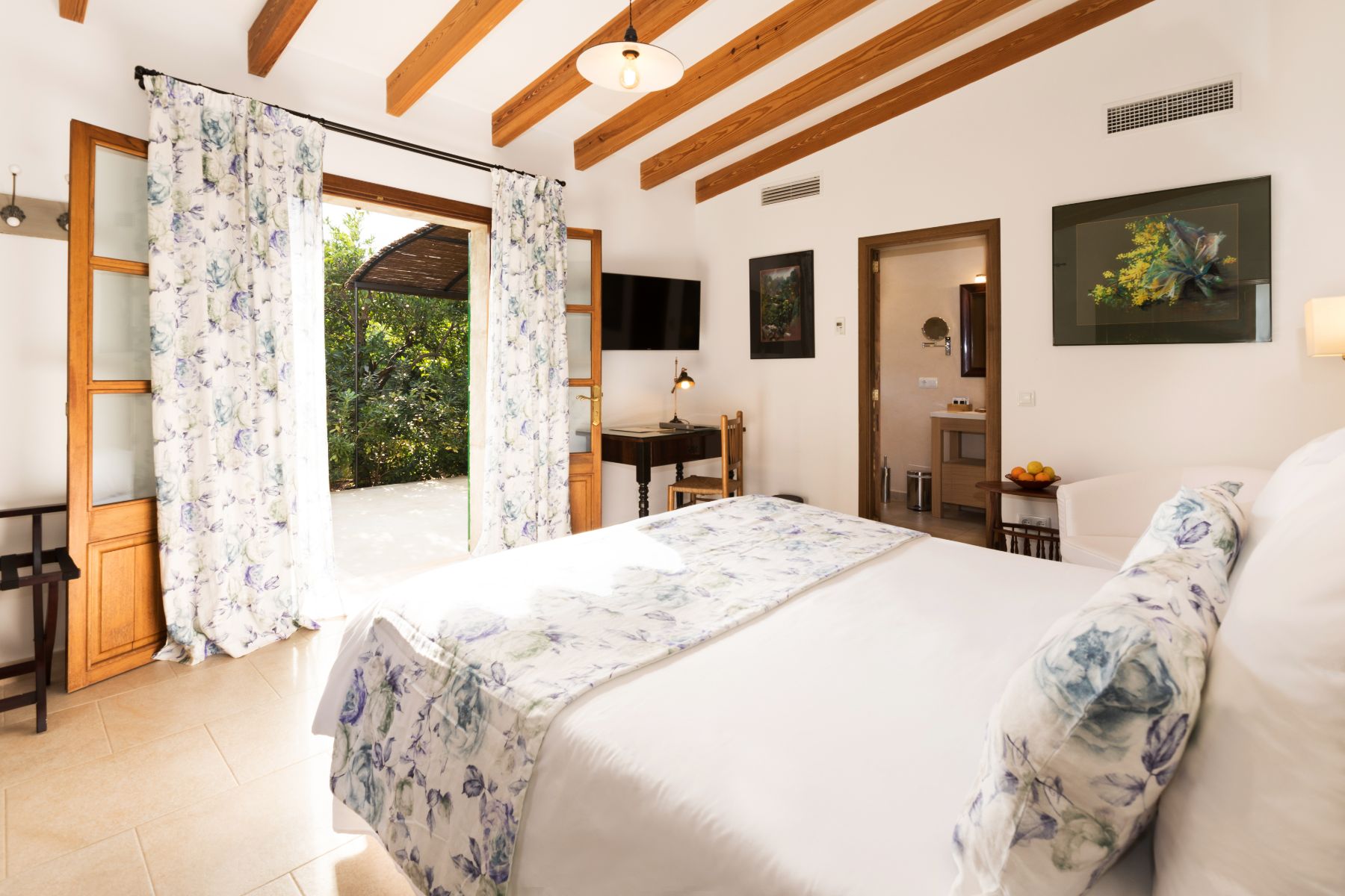 Double bedroom at Finca Paraiso, Mallorca