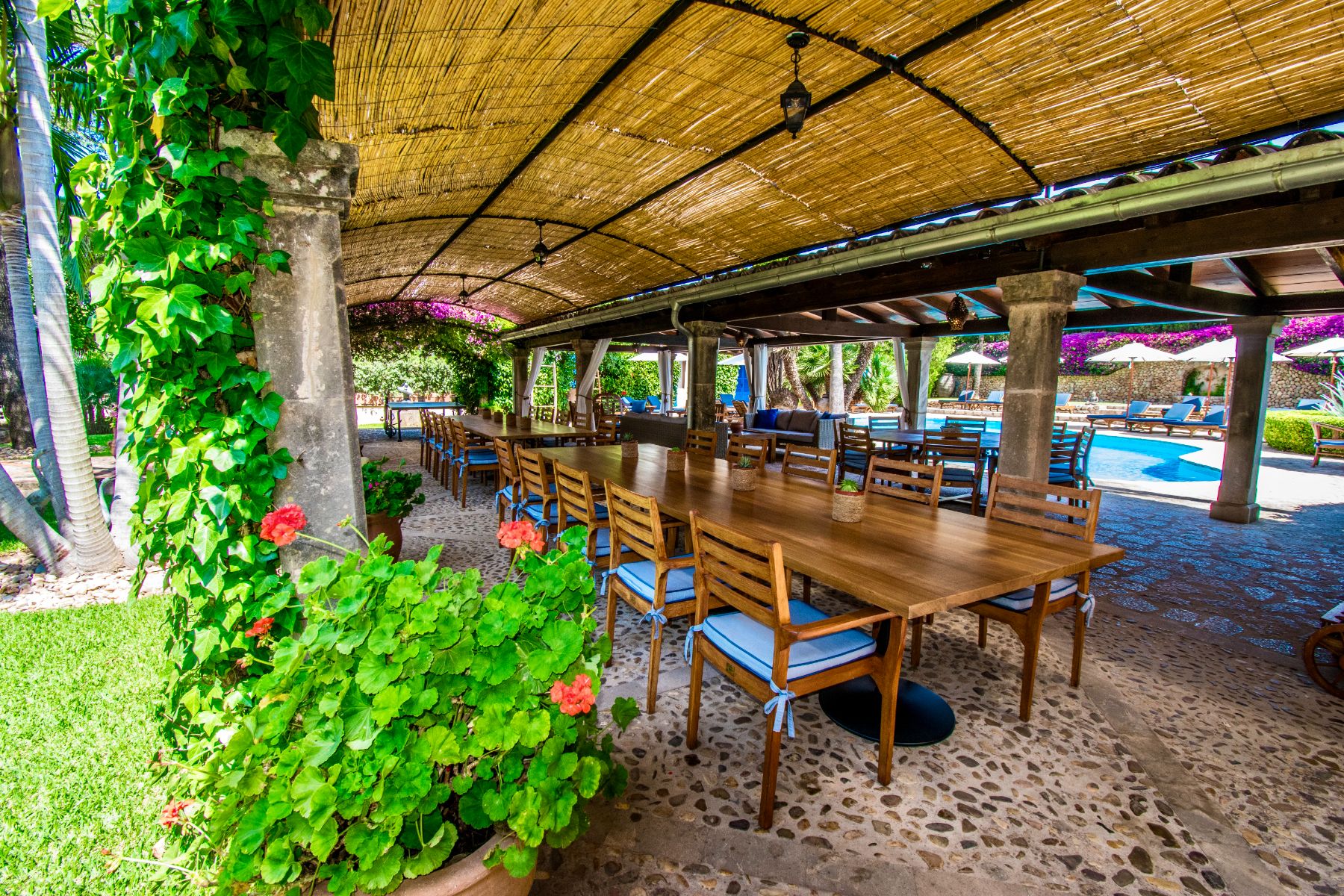 Outdoor dining terrace at Finca Paraiso, Mallorca