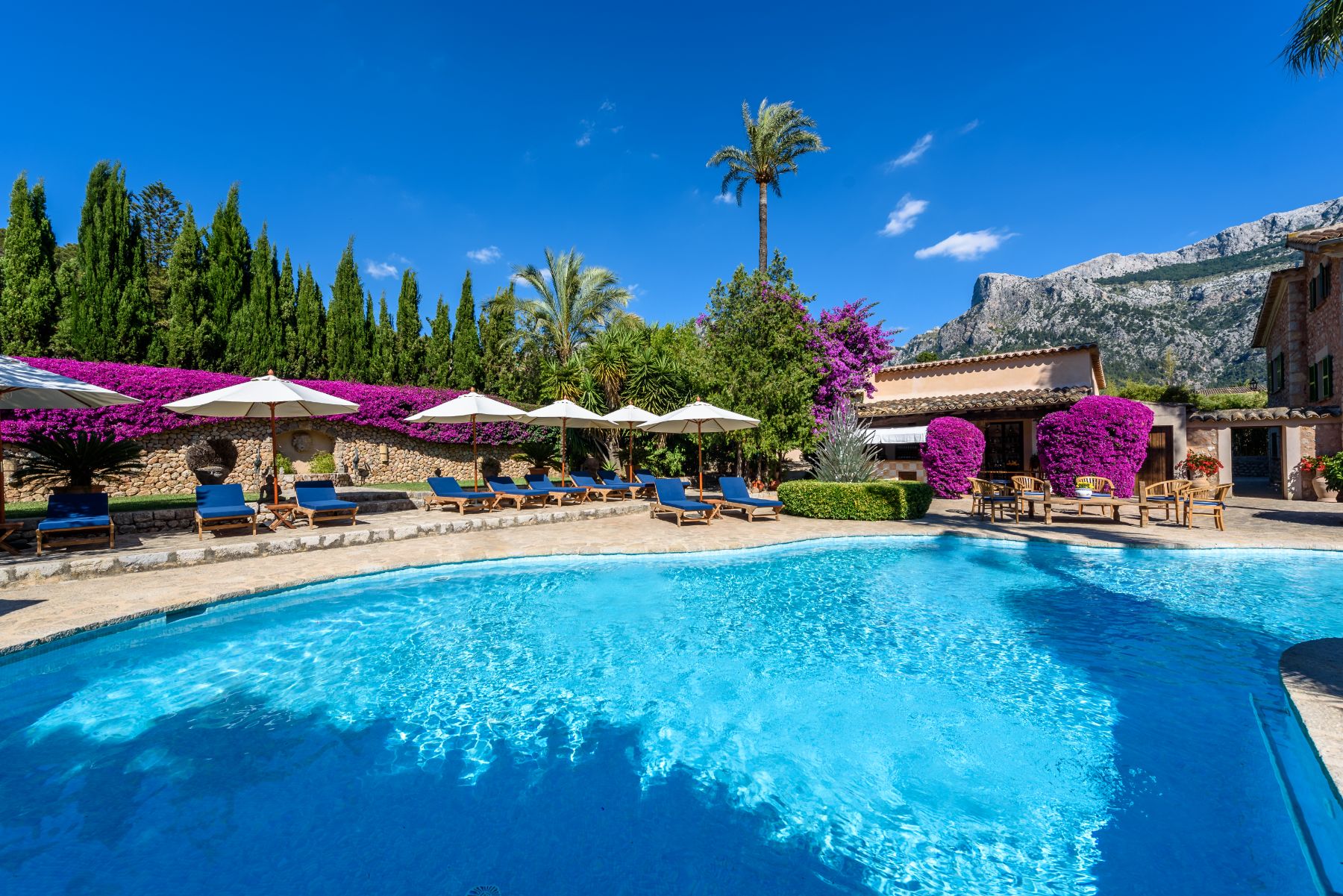 Outdoor dining at Finca Paraiso, Mallorca