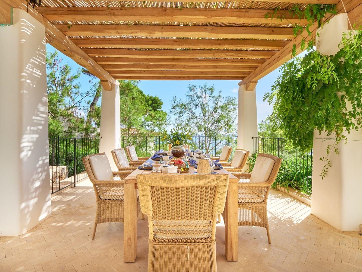 Beautiful al fresco dining terrace at villa Sa Font in Mallorca