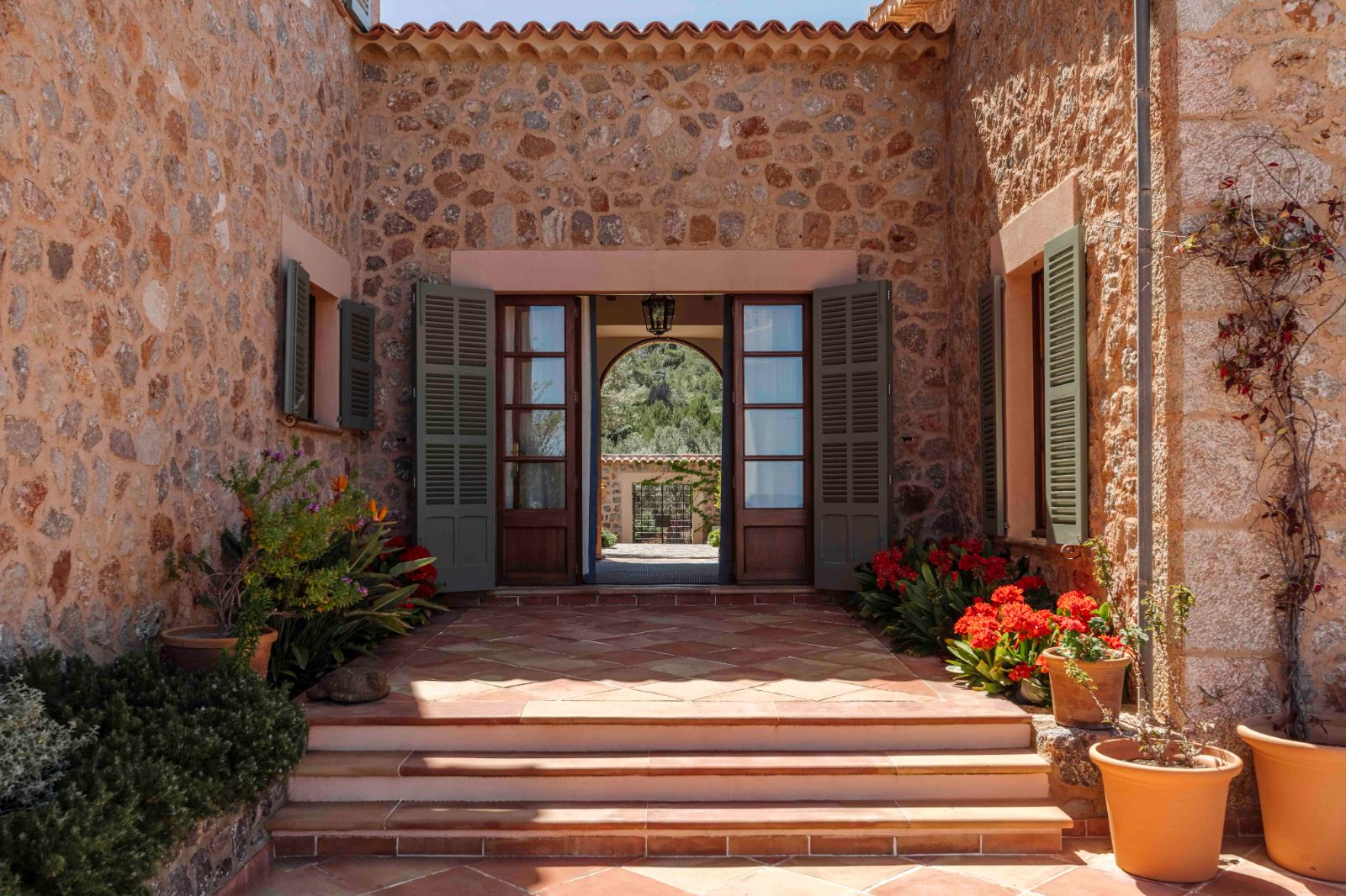 sa-terra-rotja-mallorca-entrance