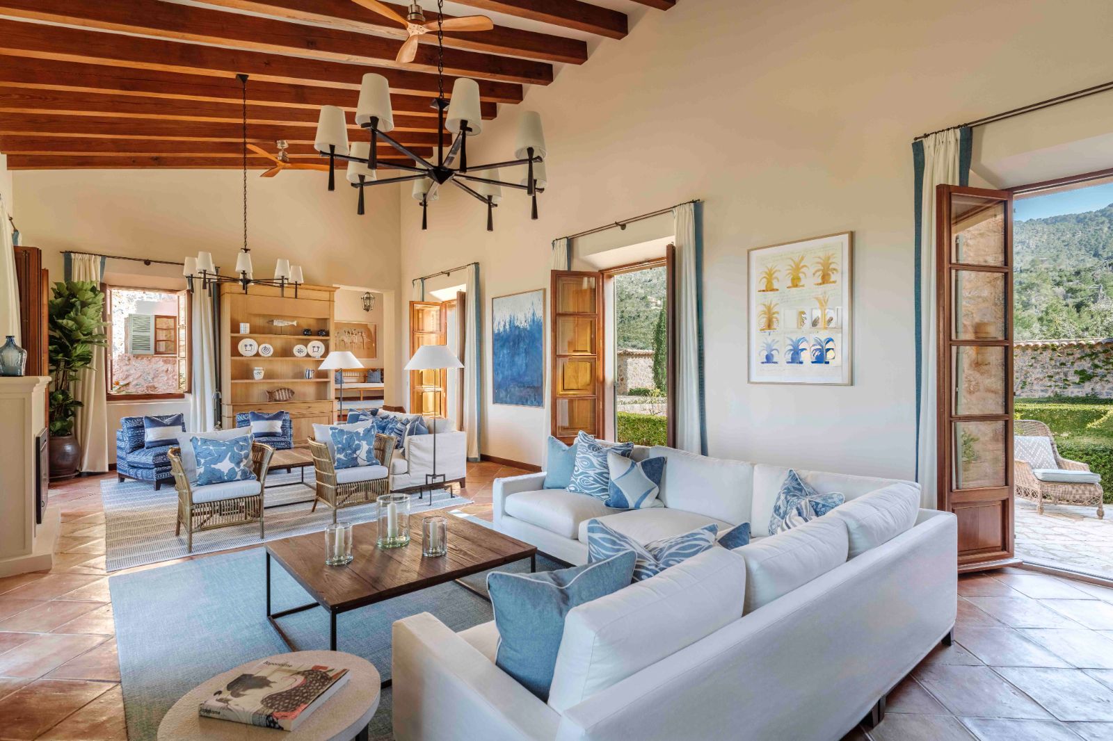 sa-terra-rotja-mallorca-living-room