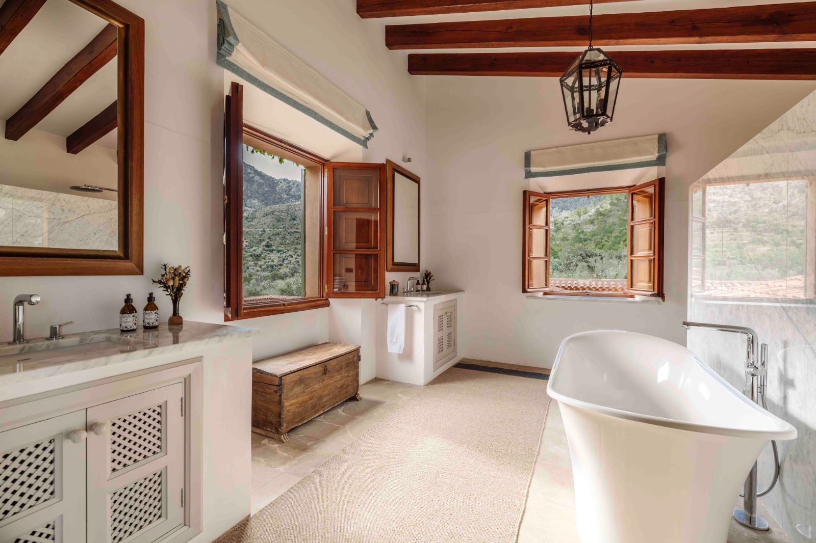 sa-terra-rotja-mallorca-master-bathroom