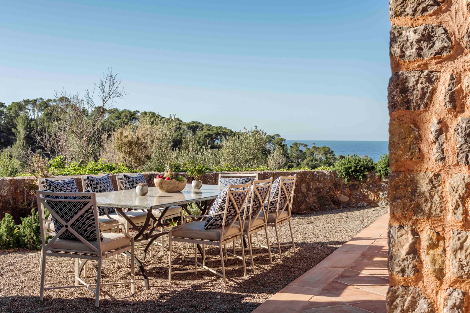 sa-terra-rotja-mallorca-outdoor-dining