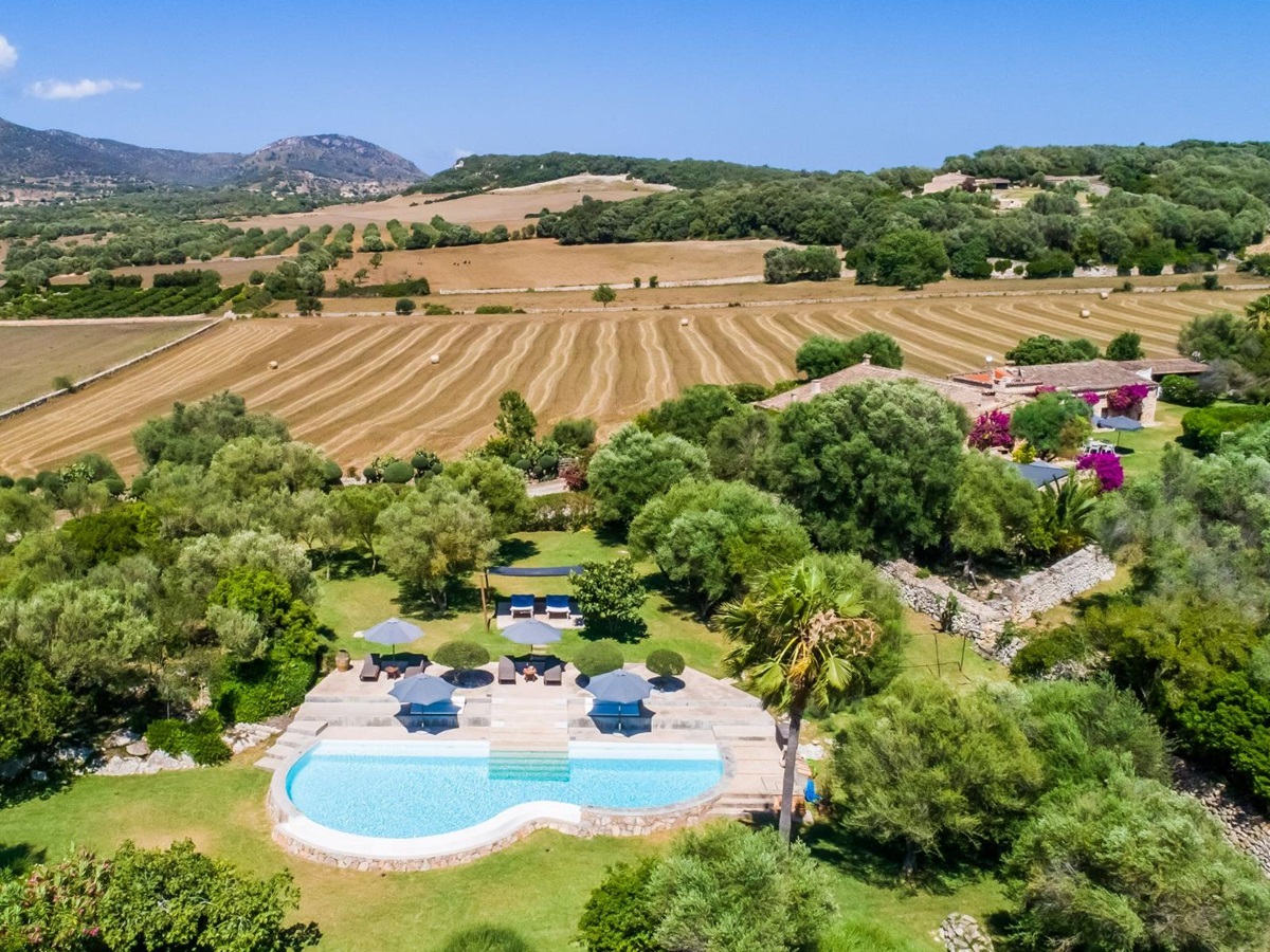 Villa-San Lorenzo-Mallorca-pool-views