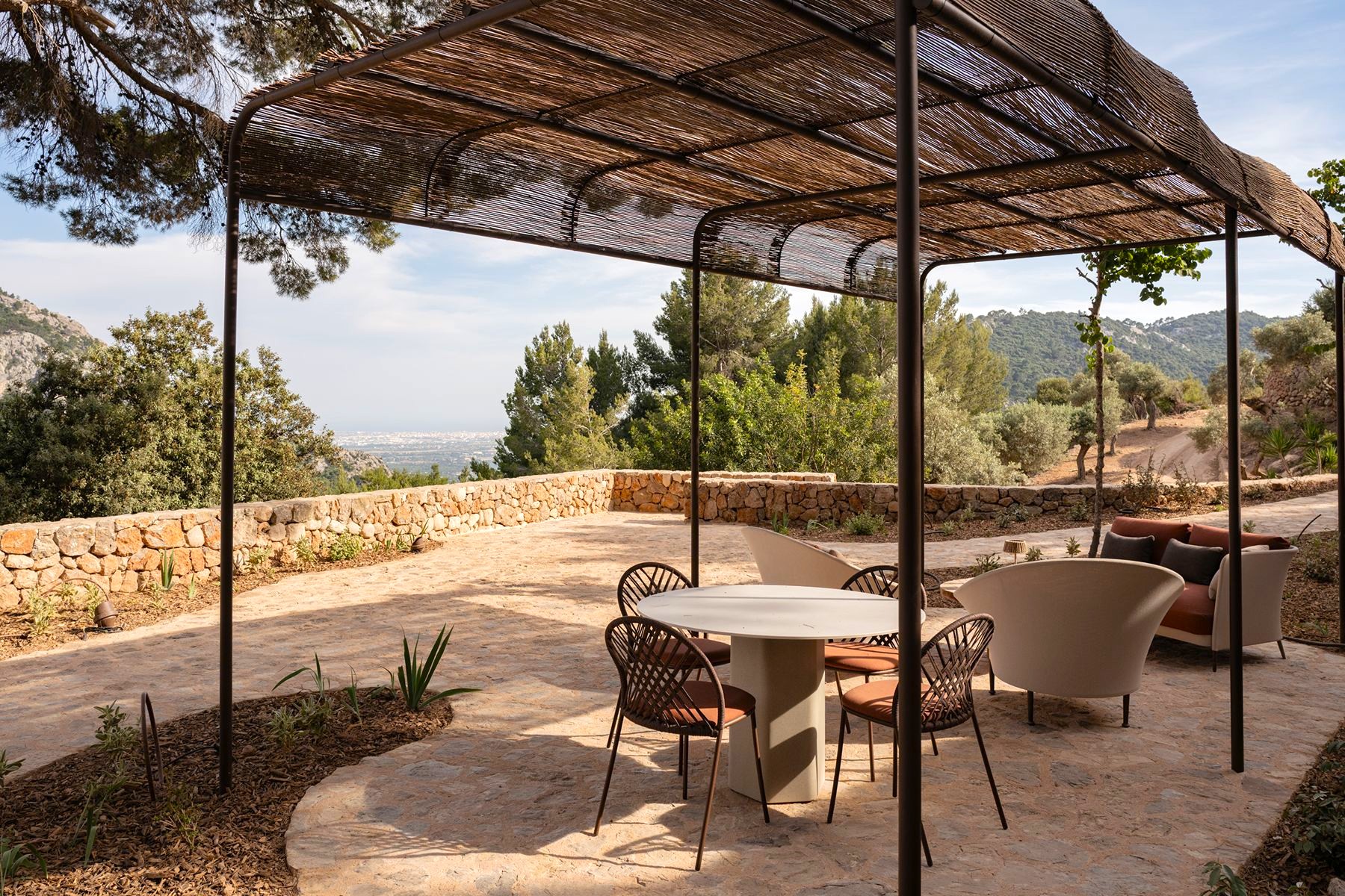 Covered terrace with seating at Son Veri, Mallorca